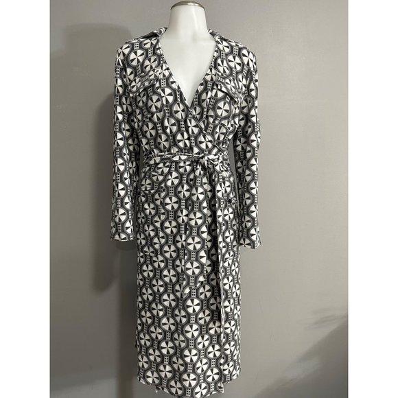Diane Von Furstenberg Dresses & Skirts - Diane Von Furstenburg Vintage Silk Wrap Dress 2